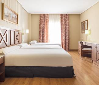Estándar triple Hotel ILUNION Alcora Sevilla Estándar triple Hotel ILUNION Alcora Sevilla