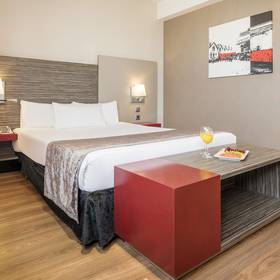 Habitación matrimonio adaptada Hotel ILUNION Barcelona Habitación matrimonio adaptada Hotel ILUNION Barcelona