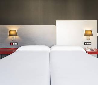 Habitación accesible hotel ilunion romareda zaragoza Habitación accesible hotel ilunion romareda zaragoza