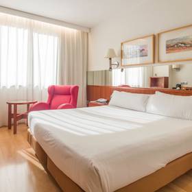 Habitación doble Hotel ILUNION Les Corts – Spa Barcelona Habitación doble Hotel ILUNION Les Corts – Spa Barcelona