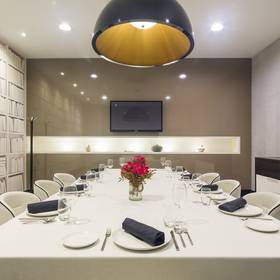 Salón privado ilunion suites madrid Hotel ILUNION Suites Madrid Salón privado ilunion suites madrid Hotel ILUNION Suites Madrid