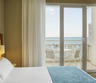 Habitación superior vista mar Hotel ILUNION Fuengirola Habitación superior vista mar Hotel ILUNION Fuengirola