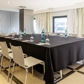 Sala de reuniones Hotel ILUNION Aqua 4 Valencia Sala de reuniones Hotel ILUNION Aqua 4 Valencia