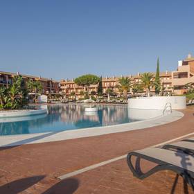 Piscina Aparthotel ILUNION Sancti Petri Cádiz Piscina Aparthotel ILUNION Sancti Petri Cádiz