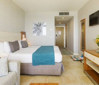 Habitación vista mar pet friendly Hotel ILUNION Fuengirola Habitación vista mar pet friendly Hotel ILUNION Fuengirola