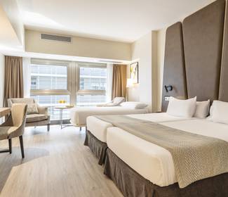 Habitación triple 2+1 Hotel ILUNION Málaga Habitación triple 2+1 Hotel ILUNION Málaga