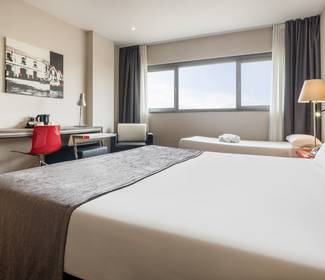 Habitación triple Hotel ILUNION Barcelona Habitación triple Hotel ILUNION Barcelona