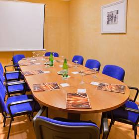 Sala de reuniones Hotel ILUNION Les Corts – Spa Barcelona Sala de reuniones Hotel ILUNION Les Corts – Spa Barcelona
