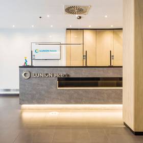 Recepción Hotel ILUNION Almirante Barcelona Recepción Hotel ILUNION Almirante Barcelona