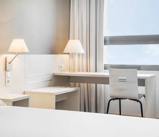 Habitación doble estándar Hotel ILUNION Valencia 3 Habitación doble estándar Hotel ILUNION Valencia 3