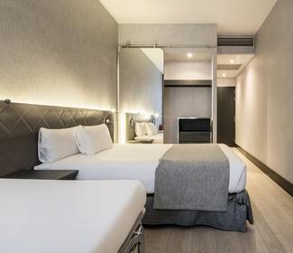 Habitación triple Hotel ILUNION Bel Art Barcelona