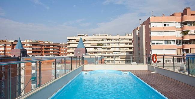 Piscina Hotel ILUNION Les Corts – Spa Barcelona Piscina Hotel ILUNION Les Corts – Spa Barcelona