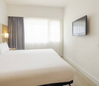 Habitación superior clásica Hotel ILUNION Romareda Zaragoza Habitación superior clásica Hotel ILUNION Romareda Zaragoza