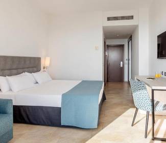 Habitación doble comunicada Hotel ILUNION Calas de Conil Conil de la Frontera Habitación doble comunicada Hotel ILUNION Calas de Conil Conil de la Frontera
