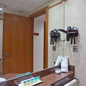 Baño Hotel ILUNION Les Corts – Spa Barcelona Baño Hotel ILUNION Les Corts – Spa Barcelona