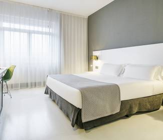 Habitación doble estándar Hotel ILUNION Bilbao Habitación doble estándar Hotel ILUNION Bilbao