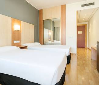 Habitación doble estándar Hotel ILUNION Romareda Zaragoza Habitación doble estándar Hotel ILUNION Romareda Zaragoza