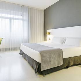Habitación matrimonio Hotel ILUNION Bilbao Habitación matrimonio Hotel ILUNION Bilbao