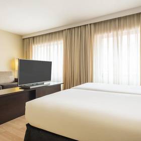 Habitación premium ilunion suites madrid Hotel ILUNION Suites Madrid Habitación premium ilunion suites madrid Hotel ILUNION Suites Madrid