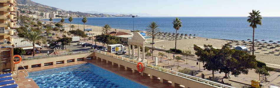 Piscina exterior Hotel ILUNION Fuengirola Piscina exterior Hotel ILUNION Fuengirola