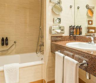 Habitación doble Hotel ILUNION Les Corts – Spa Barcelona Habitación doble Hotel ILUNION Les Corts – Spa Barcelona