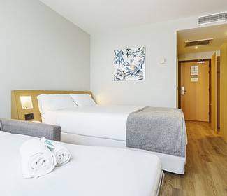 Habitación triple Hotel ILUNION Valencia 4 Habitación triple Hotel ILUNION Valencia 4