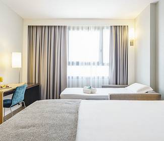 Habitación triple Hotel ILUNION Valencia 4 Habitación triple Hotel ILUNION Valencia 4