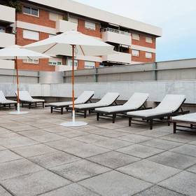Piscina Hotel ILUNION Les Corts – Spa Barcelona Piscina Hotel ILUNION Les Corts – Spa Barcelona