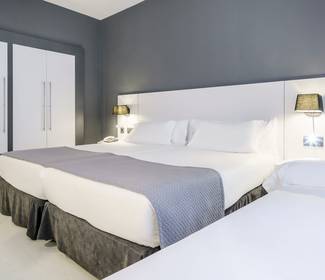 Habitación triple Hotel ILUNION Bilbao Habitación triple Hotel ILUNION Bilbao
