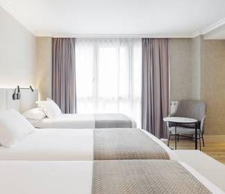 Habitación triple ( 3 adultos) Hotel ILUNION San Sebastián Habitación triple ( 3 adultos) Hotel ILUNION San Sebastián