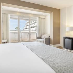 Habitación triple del hotel islantilla Hotel ILUNION Islantilla Huelva Habitación triple del hotel islantilla Hotel ILUNION Islantilla Huelva