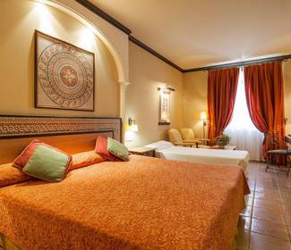 Habitación triple Hotel ILUNION Mérida Palace Habitación triple Hotel ILUNION Mérida Palace
