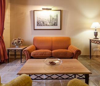 Habitación junior suite Hotel ILUNION Mérida Palace Habitación junior suite Hotel ILUNION Mérida Palace