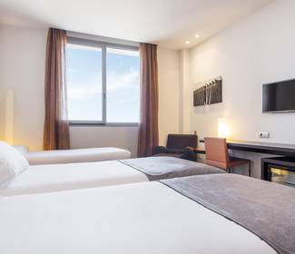 Habitación triple Hotel ILUNION Aqua 4 Valencia Habitación triple Hotel ILUNION Aqua 4 Valencia