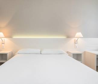 Habitación doble estándar Hotel ILUNION Valencia 3 Habitación doble estándar Hotel ILUNION Valencia 3