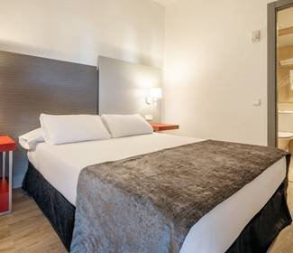 Habitación doble estándar Hotel ILUNION Romareda Zaragoza Habitación doble estándar Hotel ILUNION Romareda Zaragoza