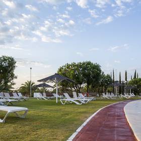 Piscina Hotel ILUNION Alcora Sevilla Piscina Hotel ILUNION Alcora Sevilla
