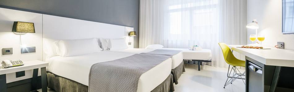 Habitación triple Hotel ILUNION Bilbao Habitación triple Hotel ILUNION Bilbao