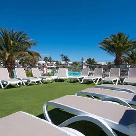 Solarium Hotel ILUNION Costa Sal Lanzarote Puerto del Carmen Solarium Hotel ILUNION Costa Sal Lanzarote Puerto del Carmen