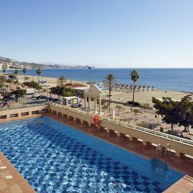Piscina exterior Hotel ILUNION Fuengirola Piscina exterior Hotel ILUNION Fuengirola
