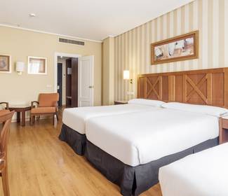 Estándar triple Hotel ILUNION Alcora Sevilla Estándar triple Hotel ILUNION Alcora Sevilla
