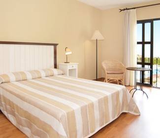 Habitación triple vista piscina Hotel ILUNION Hacienda de Mijas Habitación triple vista piscina Hotel ILUNION Hacienda de Mijas