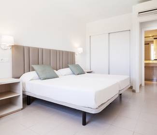 Apartamentos con terraza Hotel ILUNION Menorca Cala Galdana Apartamentos con terraza Hotel ILUNION Menorca Cala Galdana