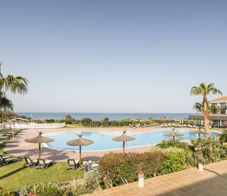 Piscina al aire libre Hotel ILUNION Calas de Conil Conil de la Frontera Piscina al aire libre Hotel ILUNION Calas de Conil Conil de la Frontera