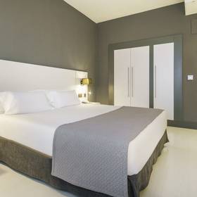 Habitación matrimonio Hotel ILUNION Bilbao Habitación matrimonio Hotel ILUNION Bilbao
