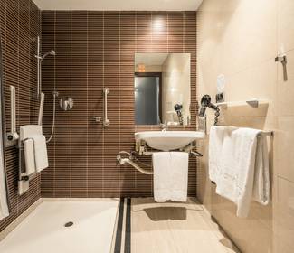 Habitación accesible Hotel ILUNION Almirante Barcelona Habitación accesible Hotel ILUNION Almirante Barcelona
