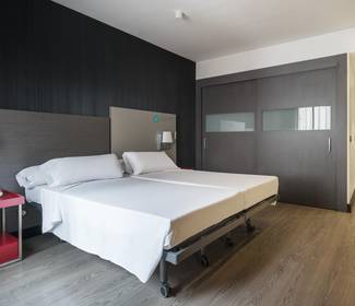 Habitación accesible Hotel ILUNION Suites Madrid