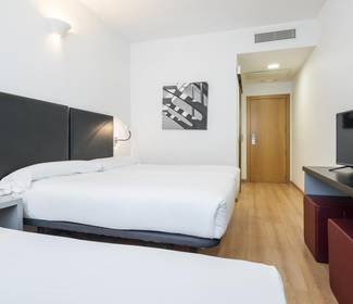 Habitación triple Hotel ILUNION Aqua 3 Valencia