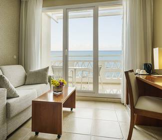 Habitación superior vista mar Hotel ILUNION Fuengirola Habitación superior vista mar Hotel ILUNION Fuengirola