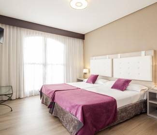 Habitación triple Hotel ILUNION Golf Badajoz